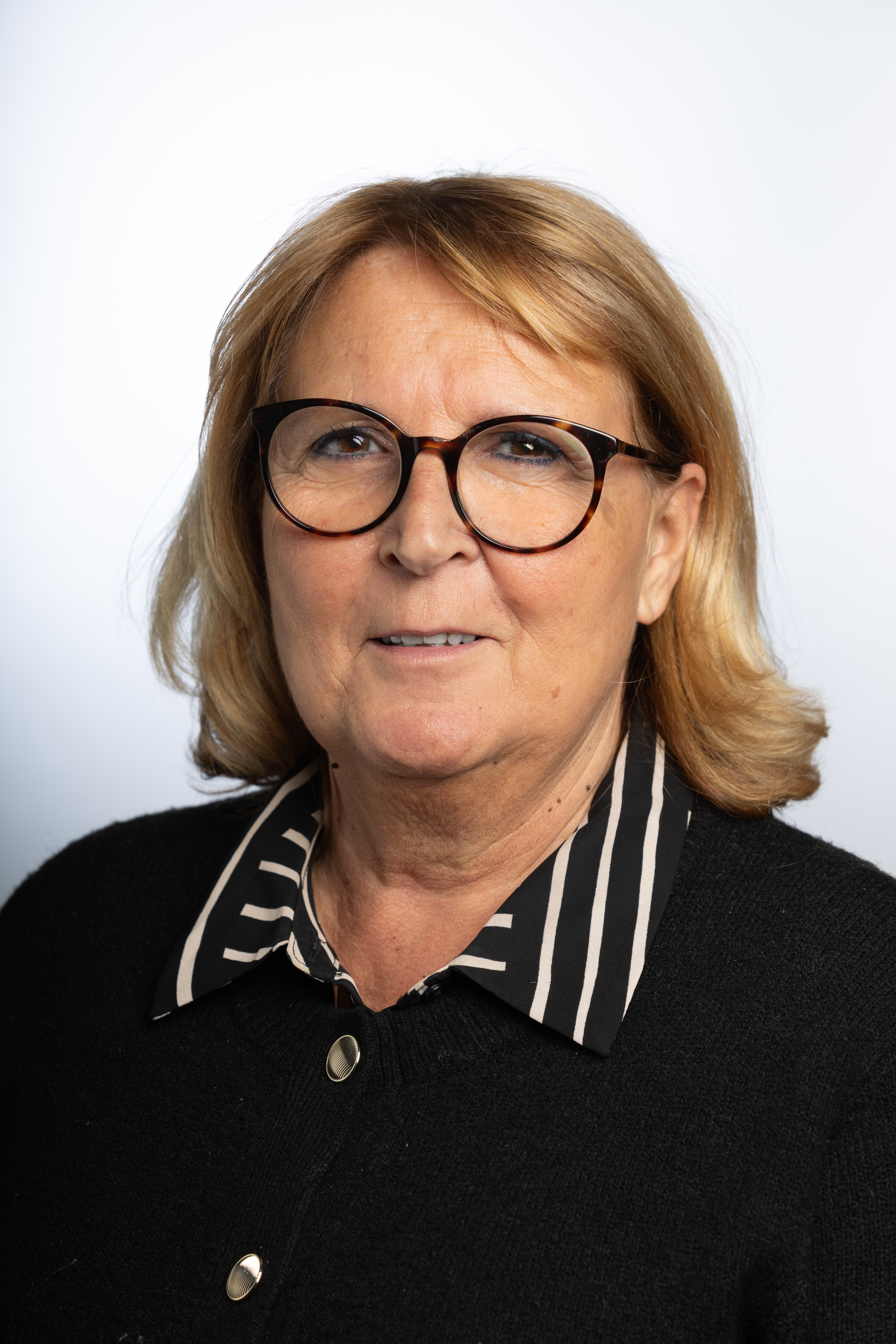Régine PESENTI